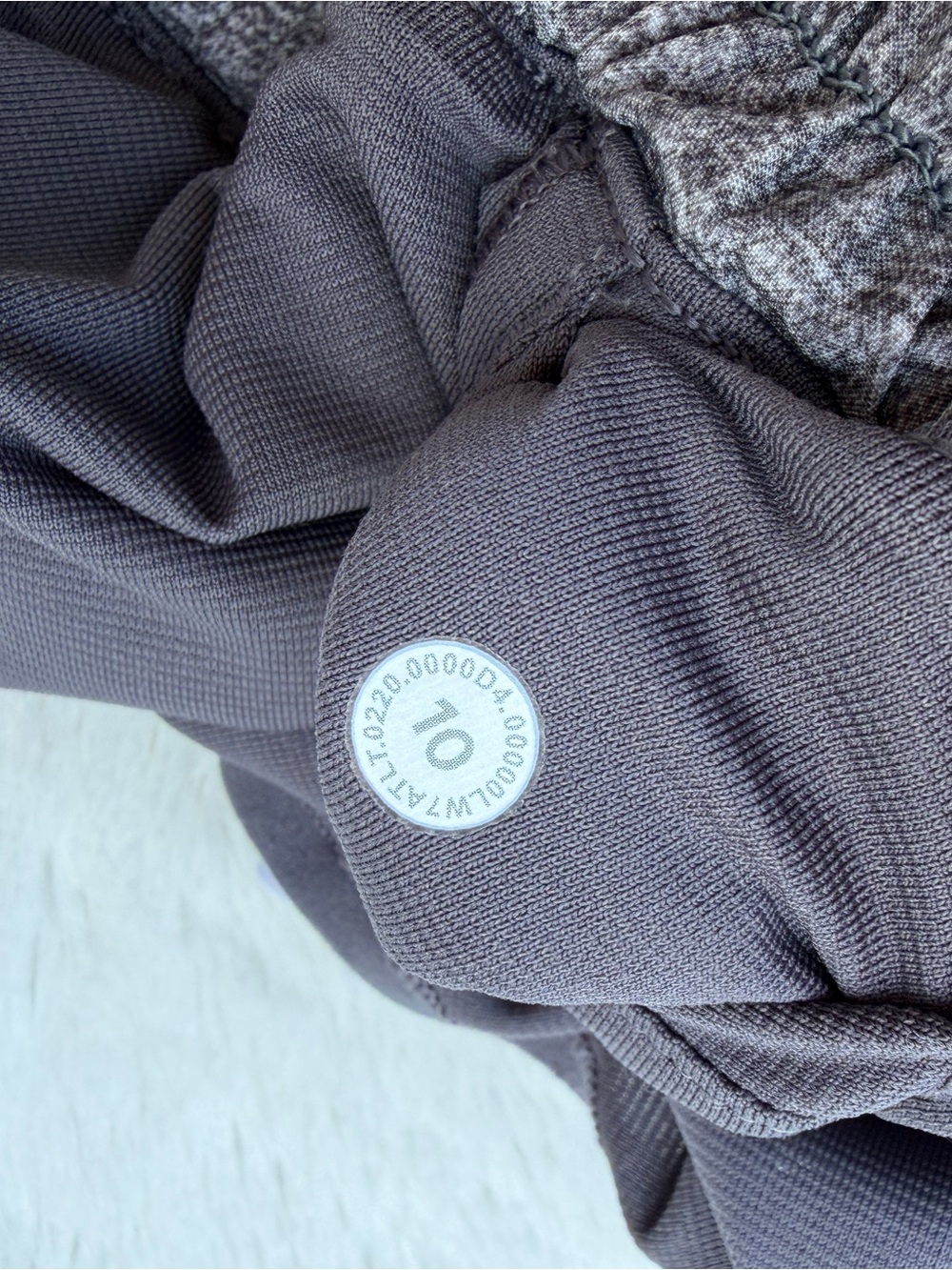 lululemon athletica hotty hot II long 4”Women's Heathered black Athletic Shorts - Picture 6 of 6